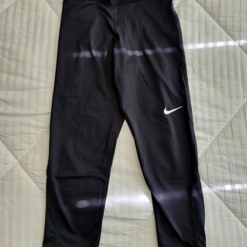 Nike Pro Women's small capri legging